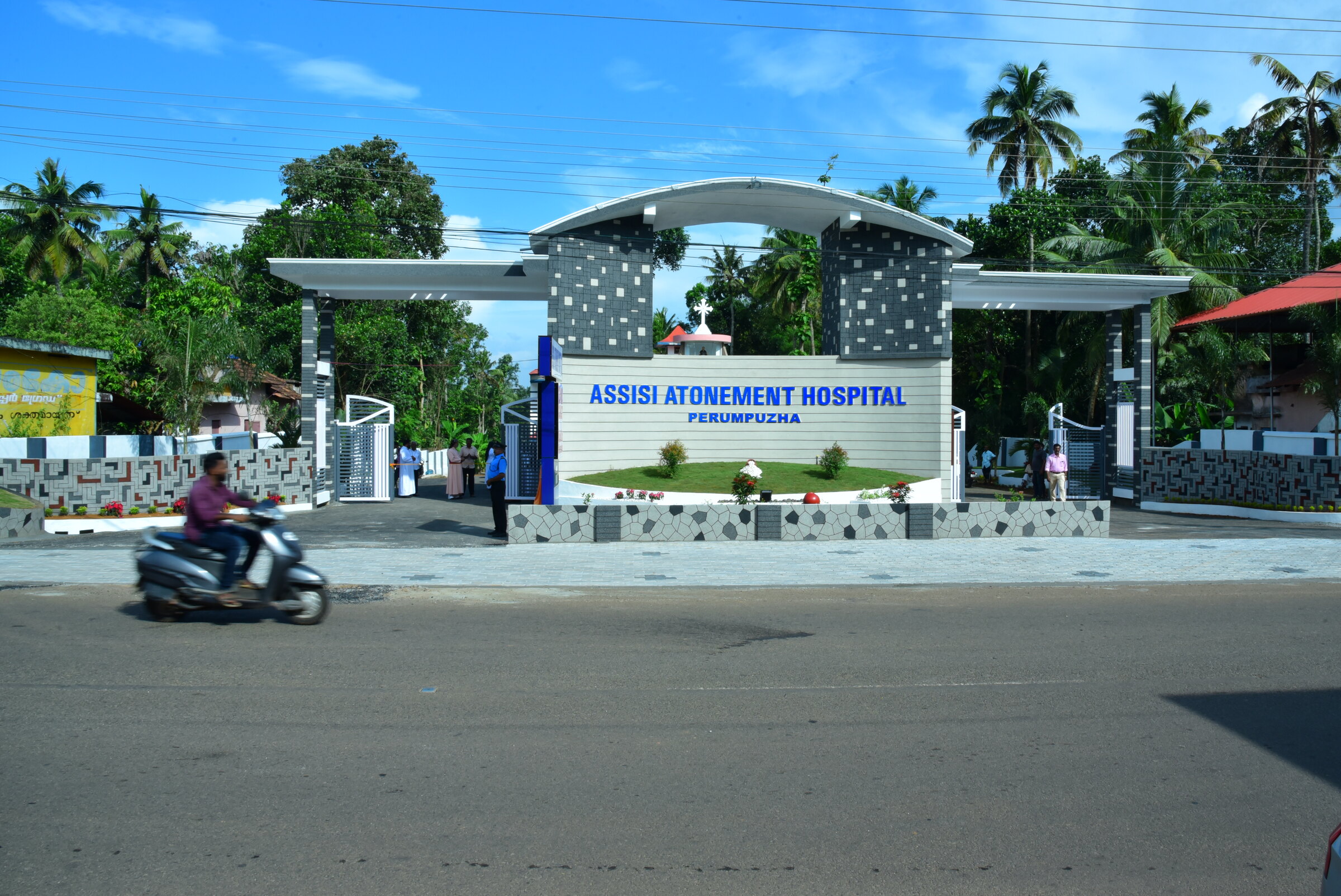 The main gate of Assisi Atonement Hospital, Perumpuzha
